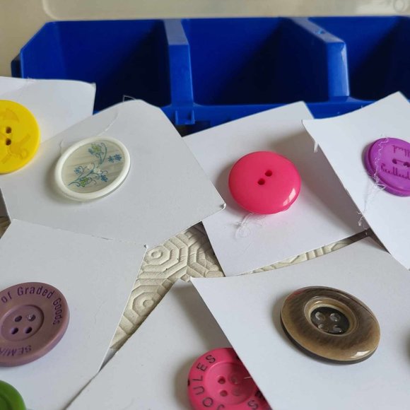 Vintage Buttons from the 60's- A seamstress' dream!! - Picture 7 of 7